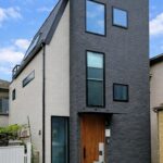 12坪の施工例:港区南青山の住宅地に建つ、地下室のある木造3階て狭小住宅。 12坪の施工例:港区南青山の住宅地に建つ、地下室のある木造3階て狭小住宅。