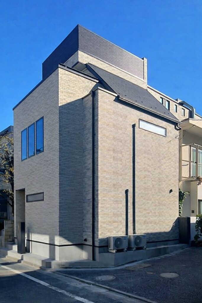 11坪の施工例:港区元麻布に建つ、瀟洒な木造3階建ての都市型狭小住宅。