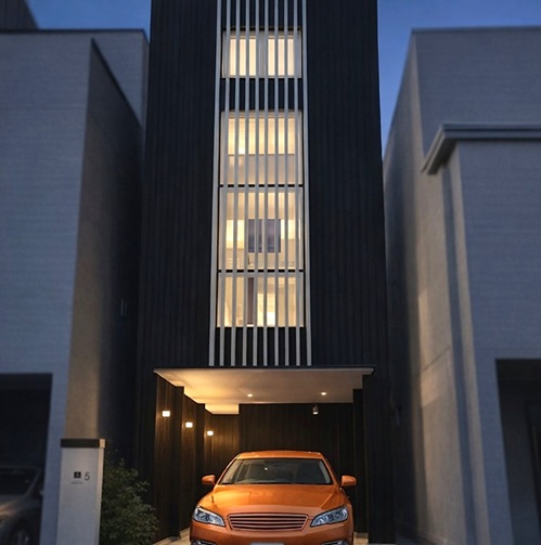 狭小住宅 間取りプラン例:12坪の敷地に「坪庭」を配した3階建て住宅。