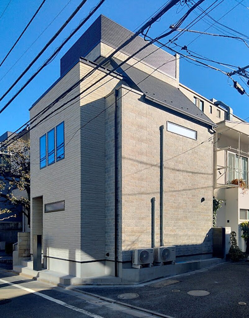 11坪の施工例:港区元麻布に建つ、瀟洒な木造3階建ての都市型狭小住宅。